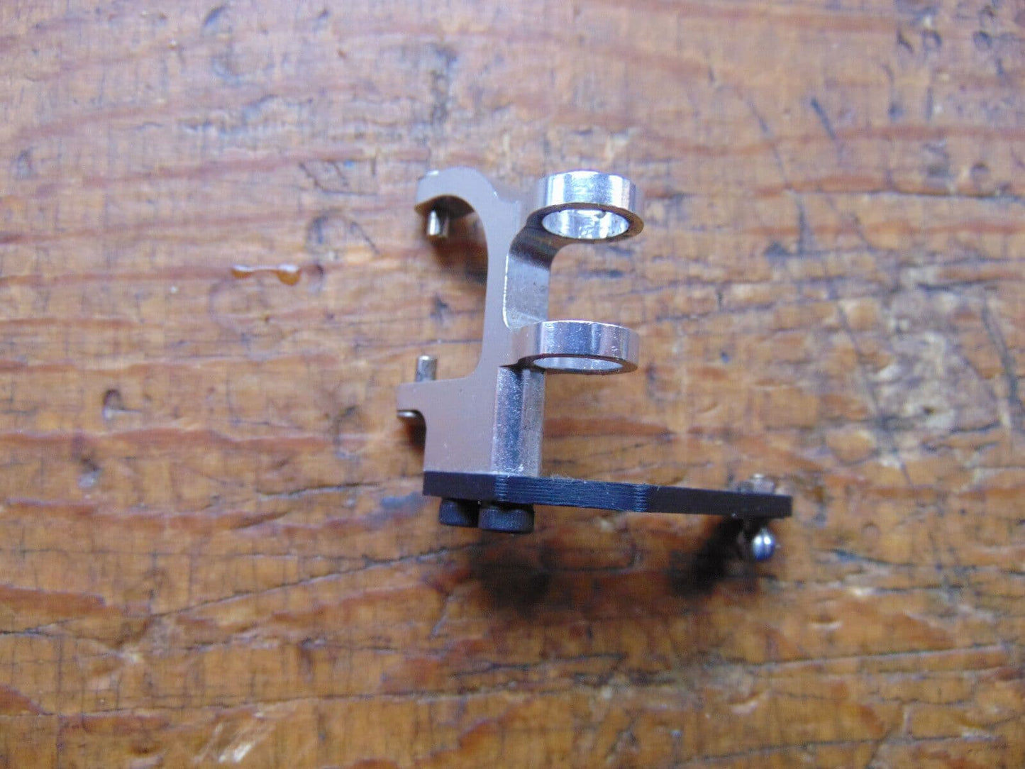 RAVE BALLISTIC 700E / 90 ENV TAIL ROTOR PITCH CONTROL ARM & MOUNTING BRACKET