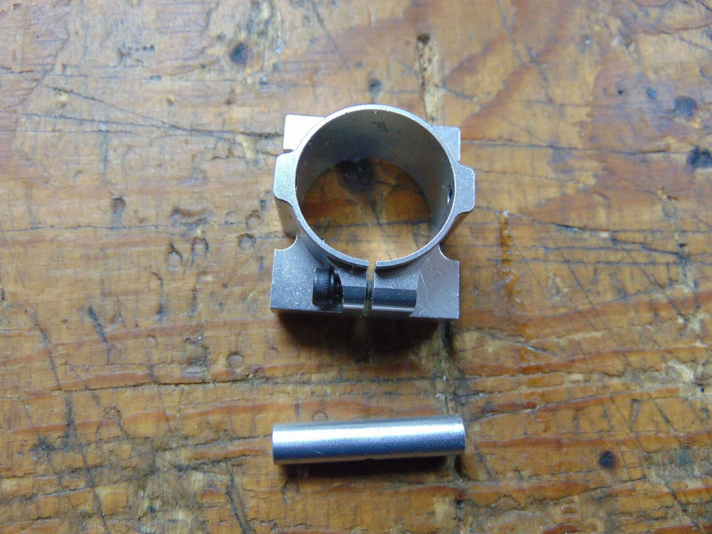 RAVE BALLISTIC 700E TAIL ROTOR GEARBOX CASE & REAR SPACER