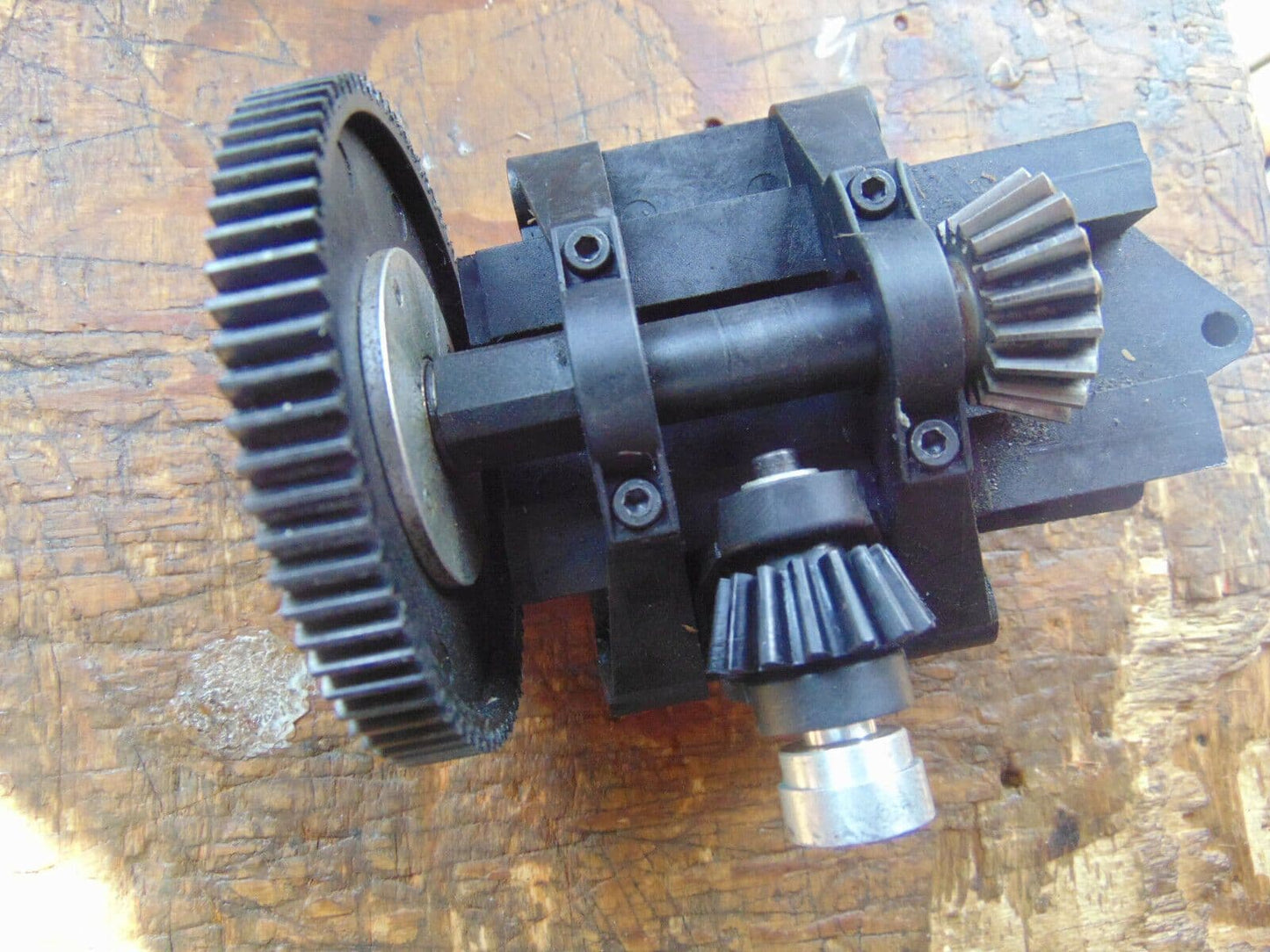 ROBBE CONQUEST MAIN GEAR ASSEMBLY CW AUTO ROTATION HUB & TORQUE DRIVE PINION ETC