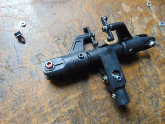 ROBBE EOLO MAIN ROTOR HEAD ASSEMBLY C/W MIXER ARMS & FLYBAR SEESAW