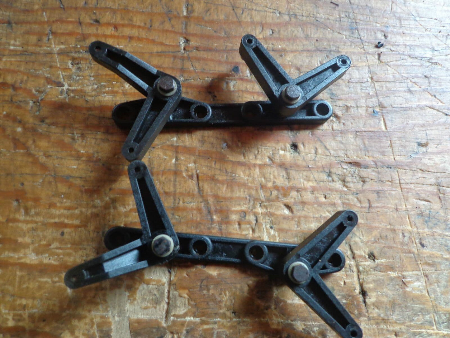 ROBBE FUTURA ELEVATOR & AILERON CONTROL ASSEMBLY