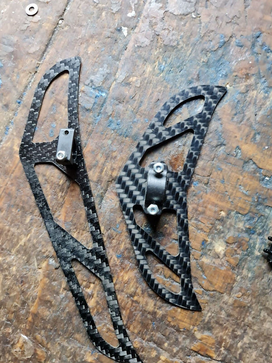 ROBBE SPIRIT CARBON FIBRE TAIL FIN SET C/W MOUNTINGS