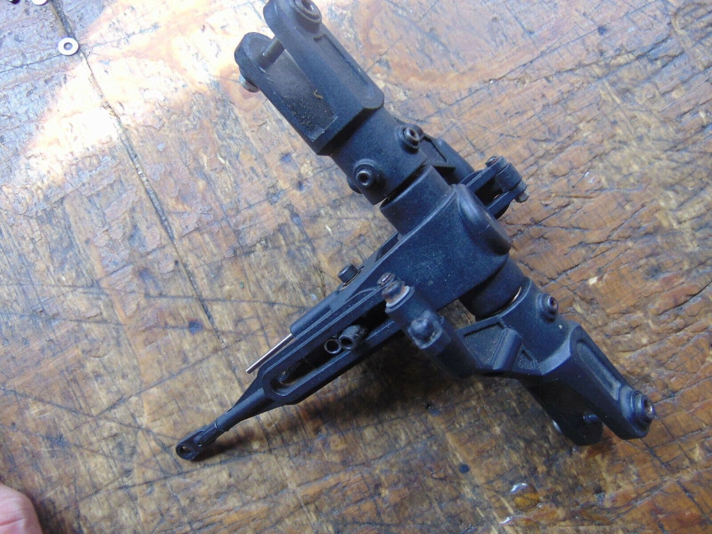 ROBBE SPIRIT L-16 MAIN ROTOR HEAD & FLYBAR SEEESAW ASSEMBLY