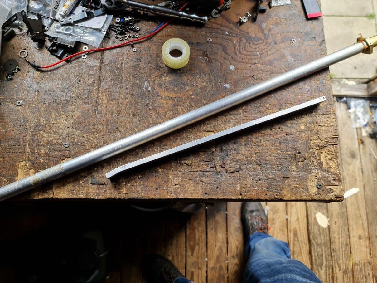 SCHLUTER HELI-BOY MAIN & TAIL BOOM C/W TORQUE DRIVE & SUPPORT