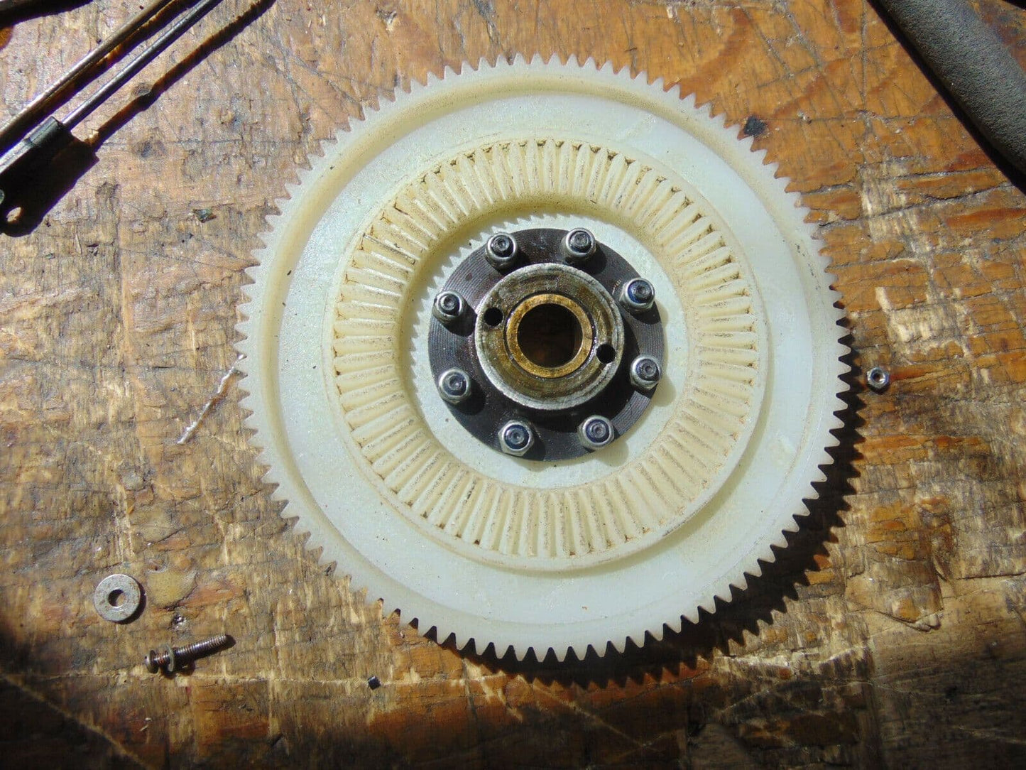 SCHLUTER SCOUT MAIN & TAIL DRIVE GEAR C/W ONE-WAY BEARING