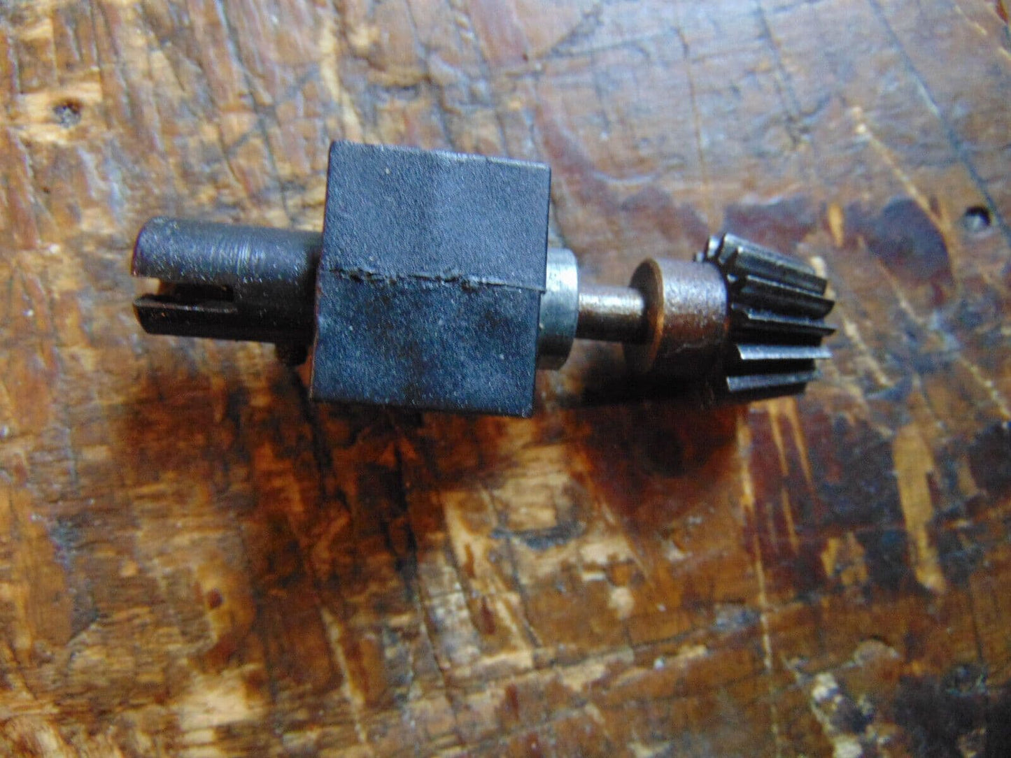 SCHLUTER SCOUT TAIL DRIVE PINION