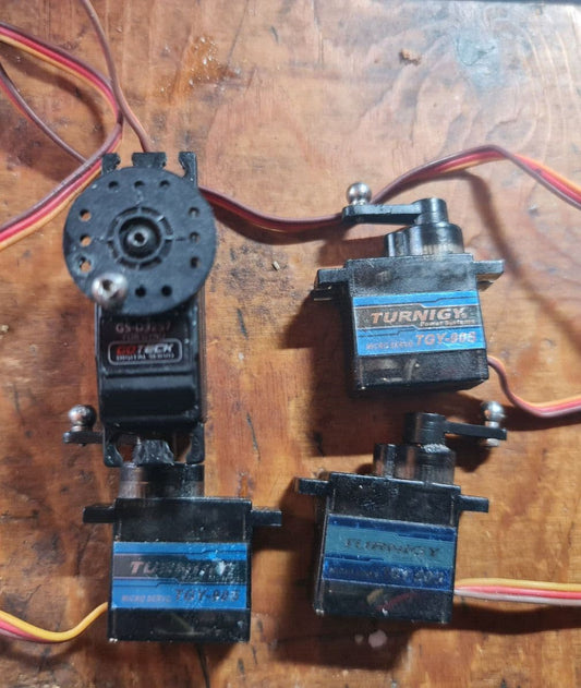 SET 0F BUDGET SERVOS FOR TREX 450  3x TURNIGY 1x GOTECK