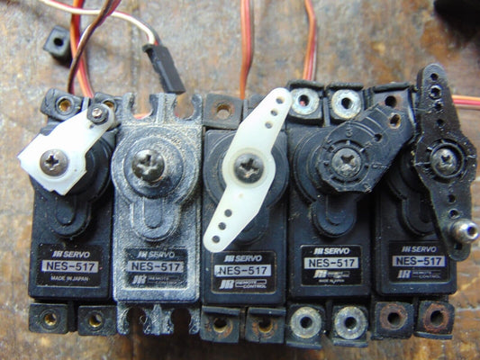 SET OF FIVE JR NES-517 SERVOS SUIT VINTAGE HELI OR PLANE