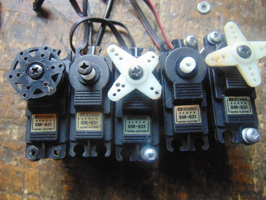 SET OF FIVE SANWA SM-631 SERVOS OLD STYLE LEADS