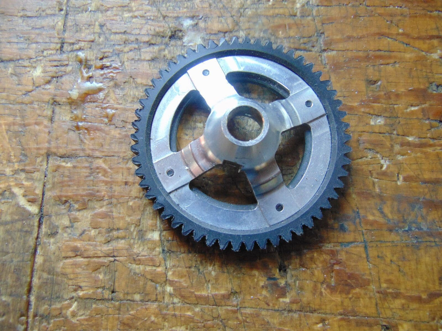 SYNERGY E7 TAIL  DRIVE GEAR & MOUNTING