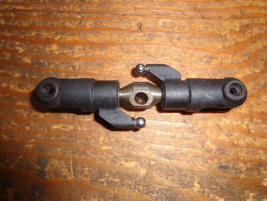 SYNERGY N9 TAIL ROTOR SPINDLE & BLADE GRIPS
