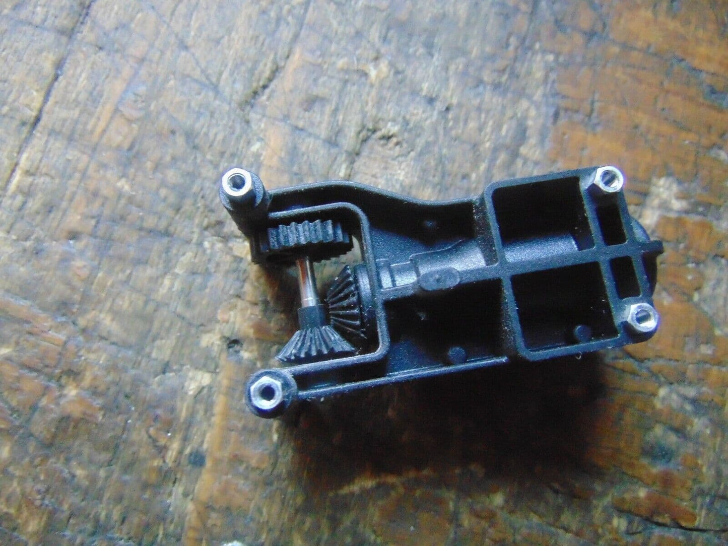 TREX 450 L DOMINATOR TAIL BOOM MOUNTING C/W BEVEL GEARS