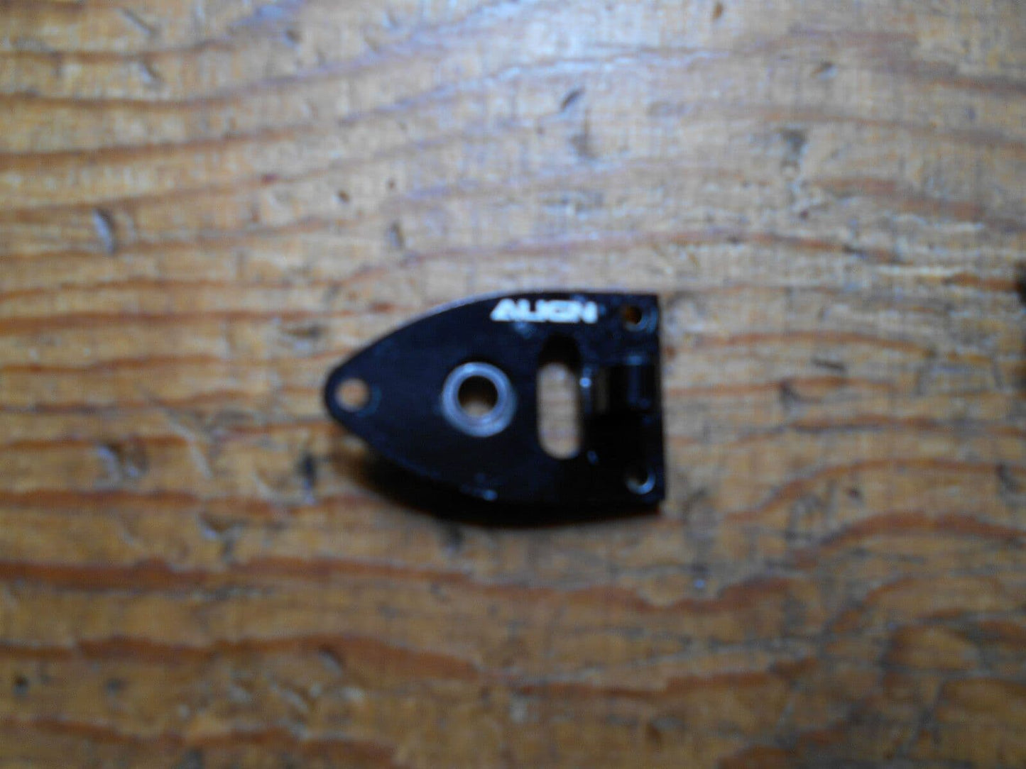 TREX 600 / 550 TAIL SIDE FOR PITCH CONTROL ARM MOUNTING FOR LATER TYPE GEARBOX