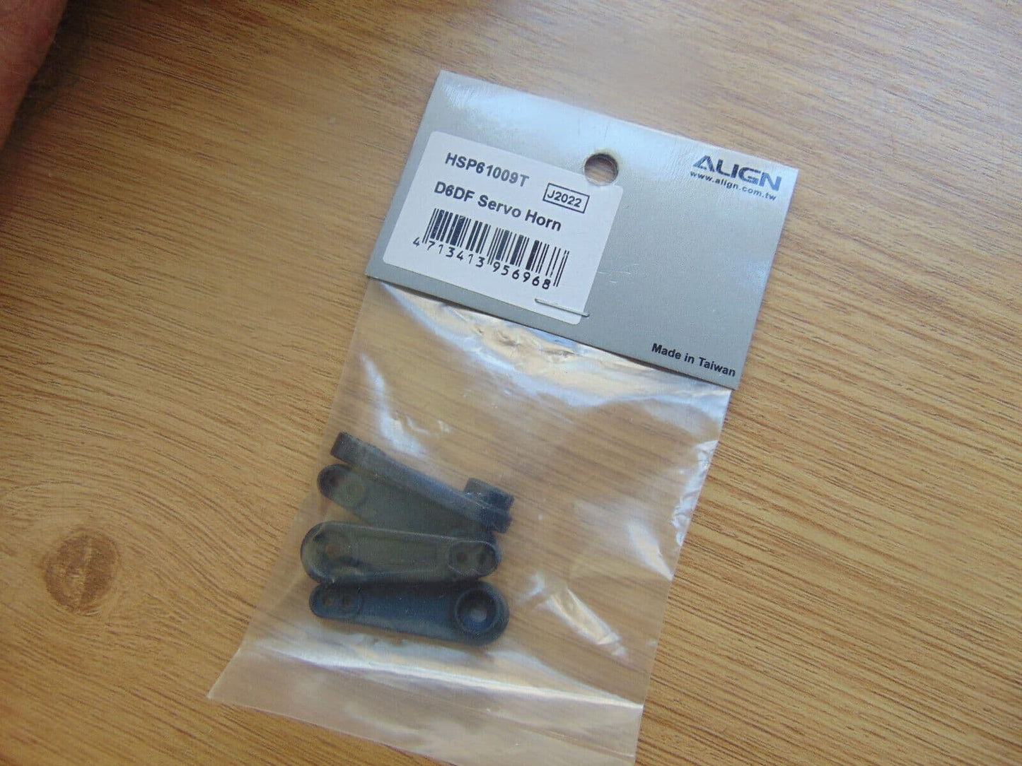 TREX 600 D6DF SERVO ARMS HSP61009T  BNIB