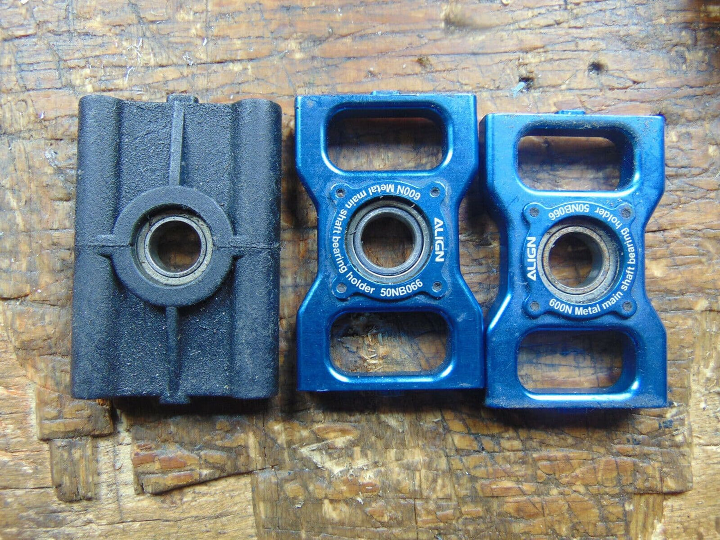 TREX 600 N BLUE ALLOY MAIN BEARINGS & PLASTIC LOWER BEARING