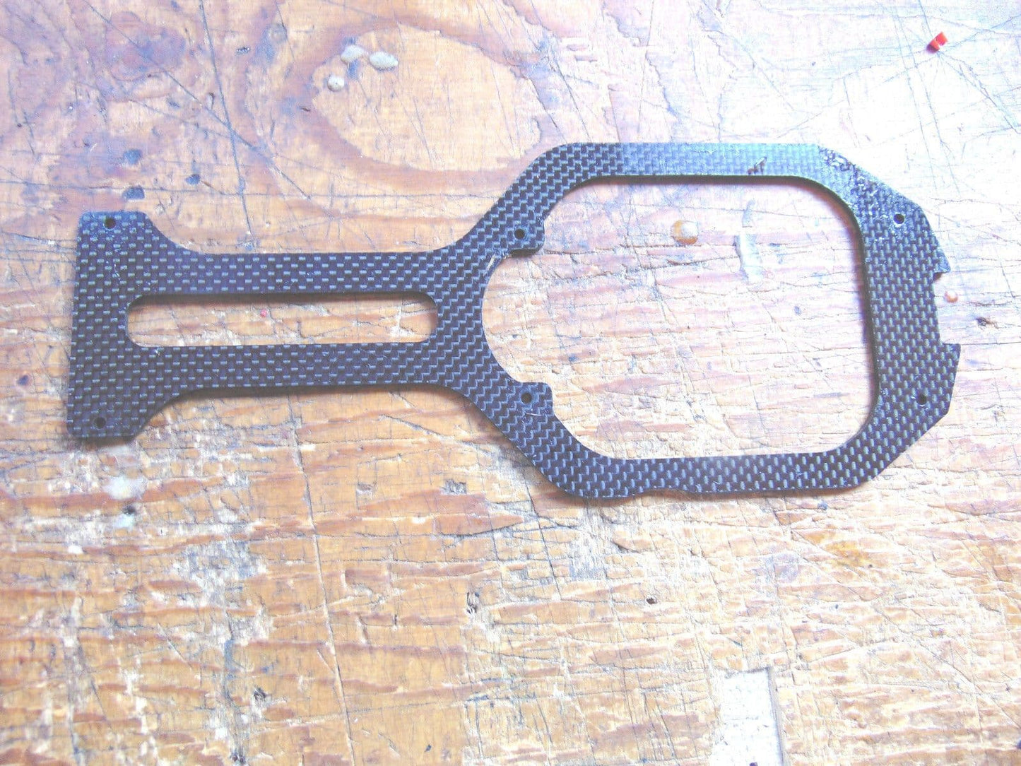 TREX 600 N CARBON FIBRE LOWER FRAME BRACE