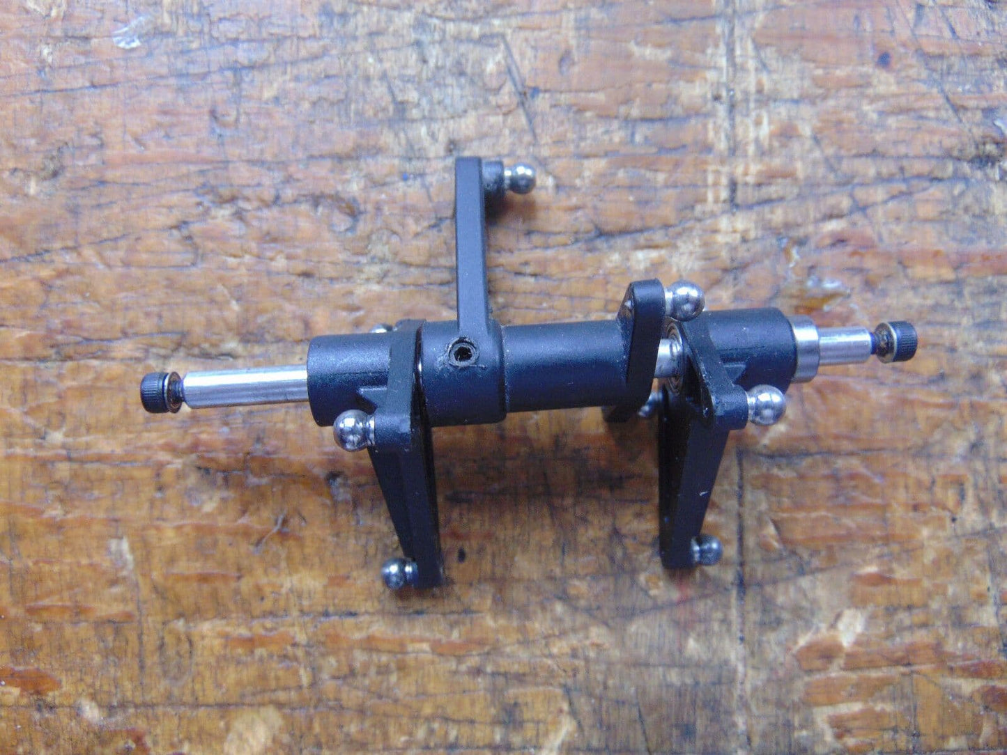 TREX 600 N ELEVATOR & AILERON CONTROL ASSEMBLY