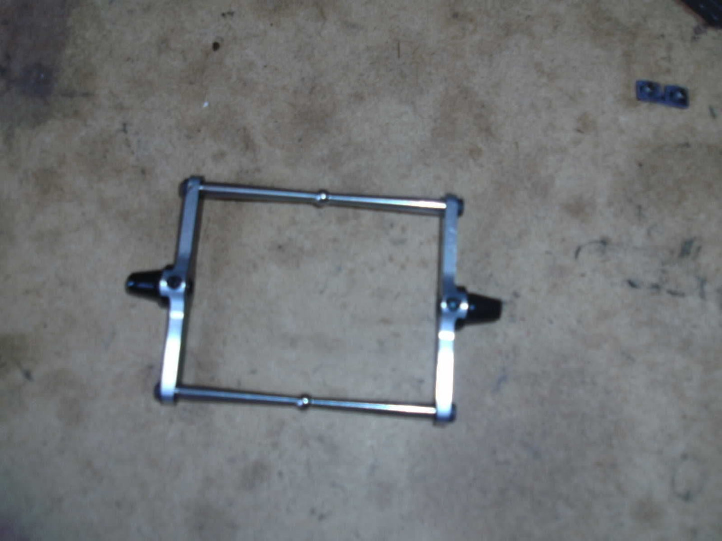 TREX 700 FLYBAR CONTROL HOOP SILVER/BLACK ALLOY