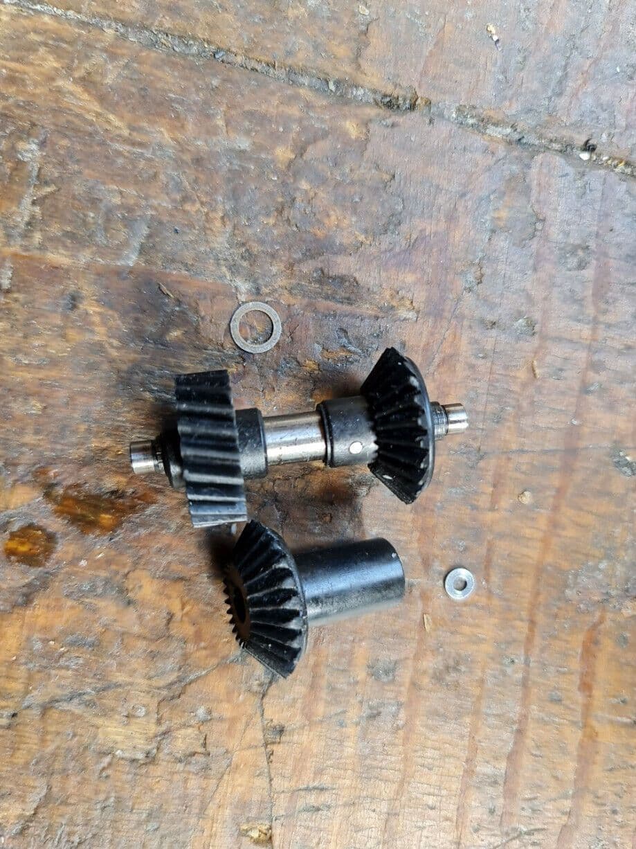 TREX 700 FRONT TAIL DRIVE BEVEL GEARS SLANT CUT PNION  UNUSED