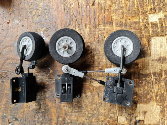 TRICYCLE RETRACTING UNDERCARRIDGE FOR 500-600 SIZE SCALE HELI