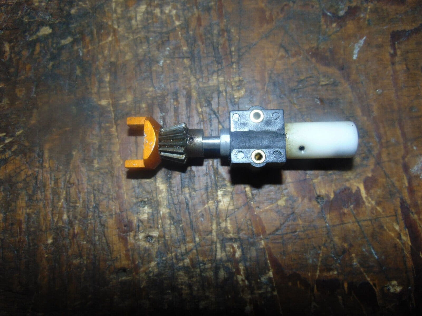 X-CELL GAS GRAPHITE TAIL ROTOR DRIVE PINION & FRONT BEARING